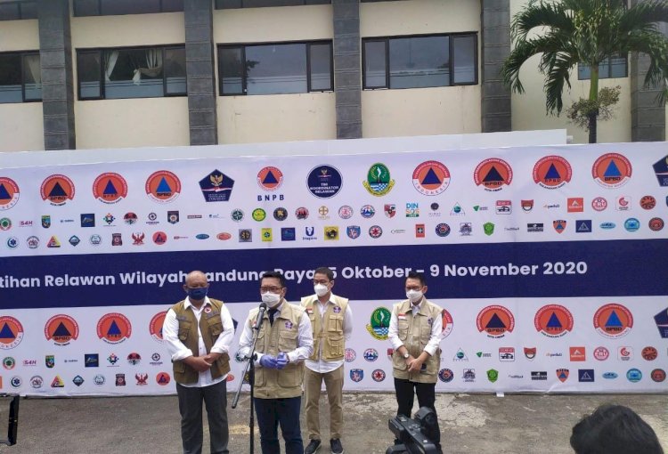 Polsek Lengkong Polrestabes Bandung pengamanan Gubernur Jabar dalam rangka Pembukaan pelatihan relawan penanganan Covid 19 di wilayah Jabar