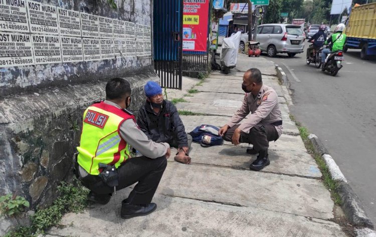 Unit Patroli Polsek Cidadap Polrestabes Bandung Pengecekan Laporan Masyarakat Tentang Adanya Orang Tergeletak Depan Pertigaan Panorama Setiabudi