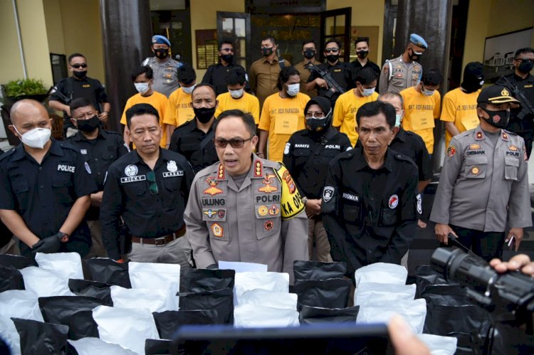 Sat Narkoba Polrestabes Bandung Gerebek Pabrik Rumahan,9 Orang Di Amankan 150 Kg Tembakau Gorilla Kwalitas Super Disita