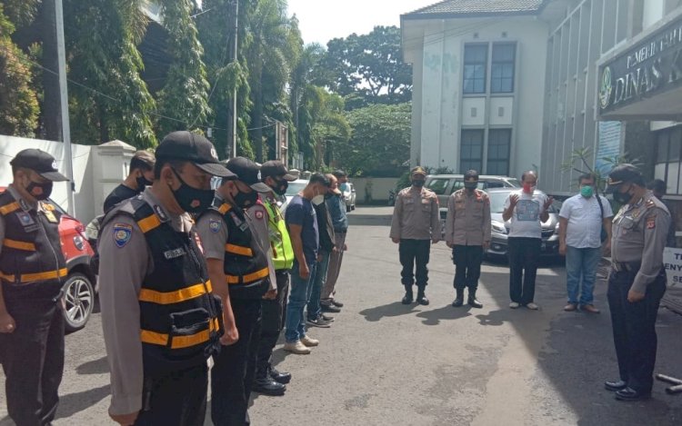 Jajaran Polsek Cicendo Polrestabes Bandung Monitoring Giat Unras LSM Pitbull di Dinkes Jabar.