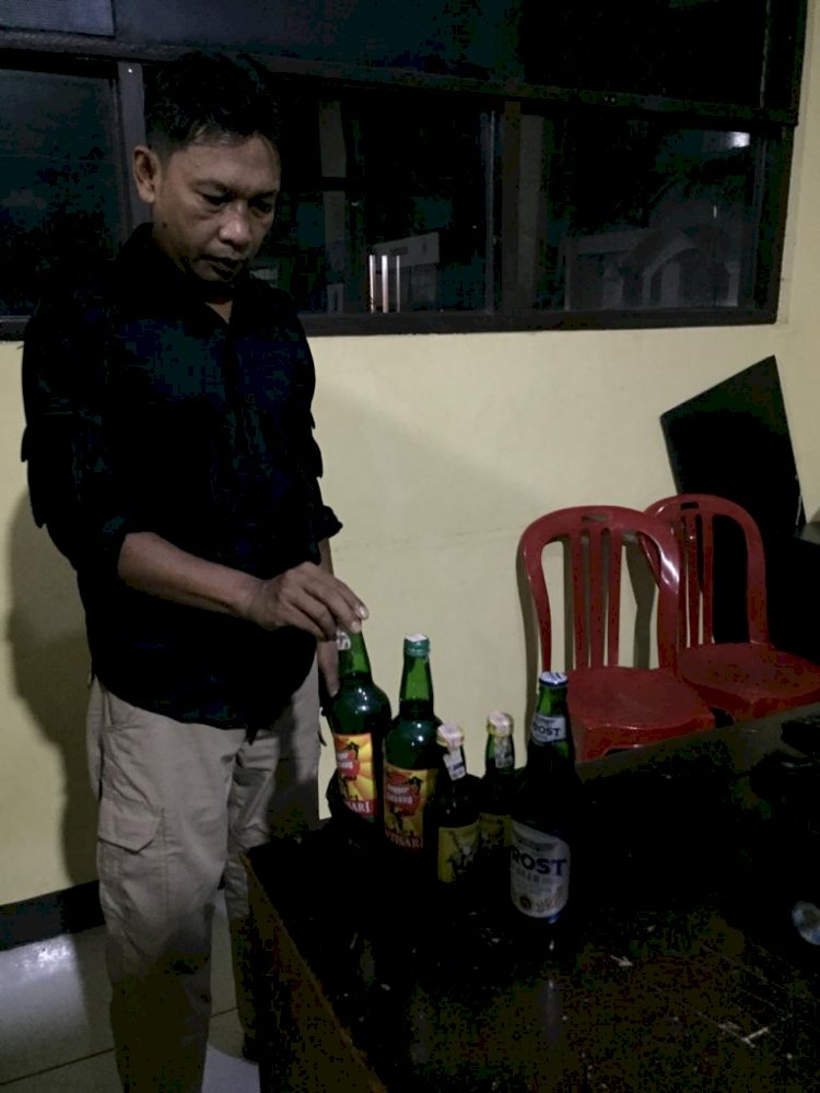 Polsek Rancasari Polrestabes Bandung Operasi Cipta Kondisi/Antik dengan sasaran peredaran minuman beralkohol (miras) tanpa izin.