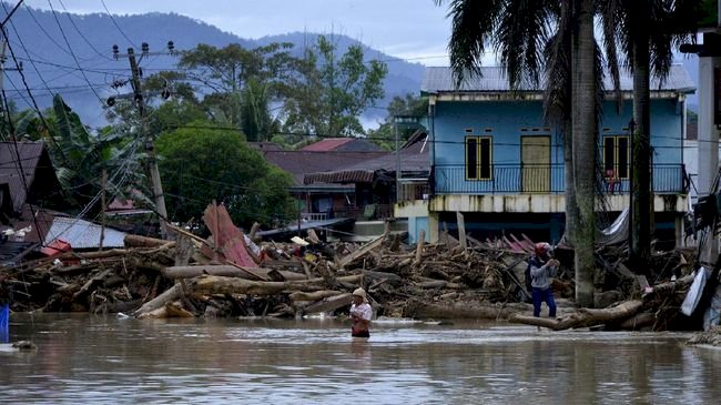 900 Warga Mengungsi Diterjang Banjir Bandang Puncak Bogor