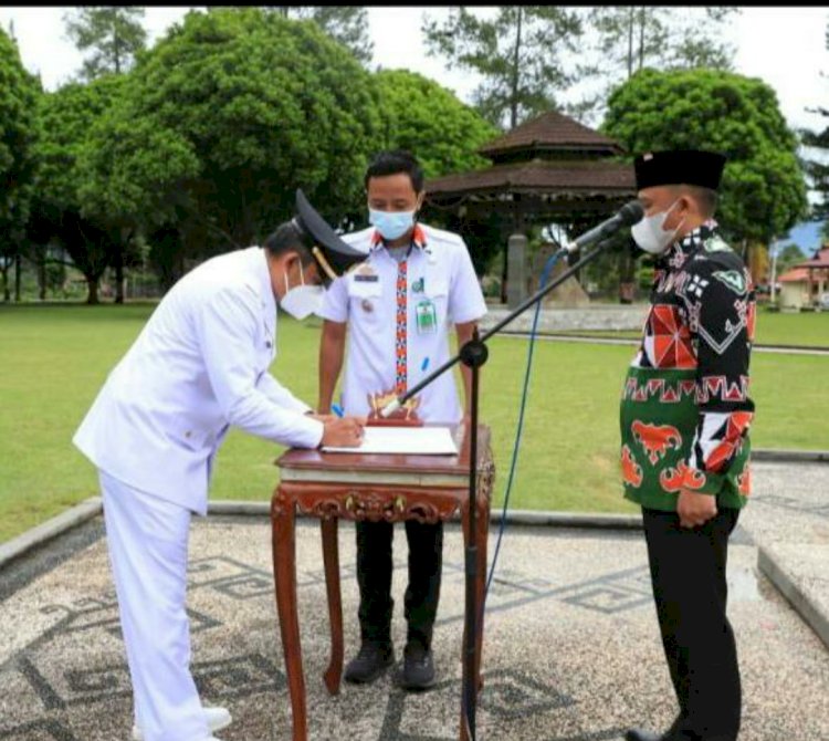 Bupati Lampung Barat H.Parosil Mabsus M.Pd Roling Pejabat Dilingkungan Pemda Setempat