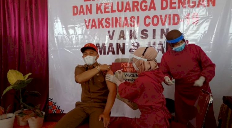 Vaksinasi Coronavirus Disease 2019 (Covid-19) Kabupaten Lampung Barat Lampung Dimulai