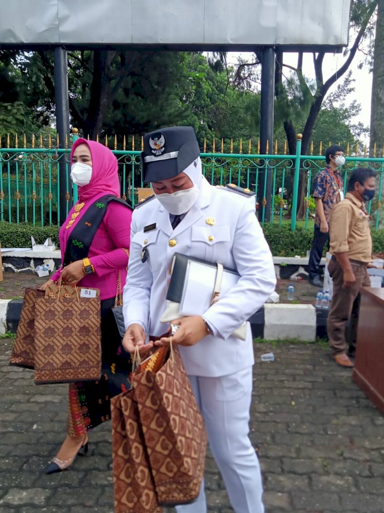 Dedeh Handayani ,S.IP Kades BitungSari Kecamatan Ciawi-Kabupaten- Bogor
