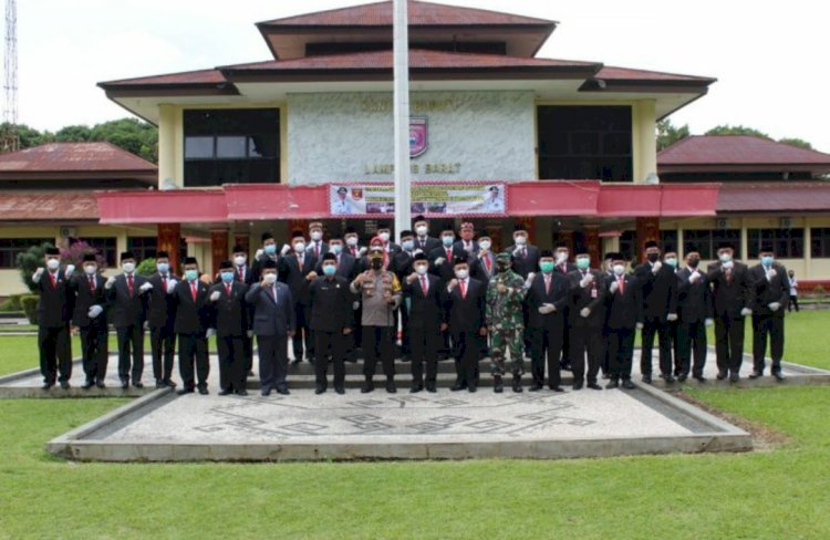 Bupati Lampung Barat Parosil Mabsus Lantik 17 Pejabat Pimpinan Tinggi Pratama (Eselon II)