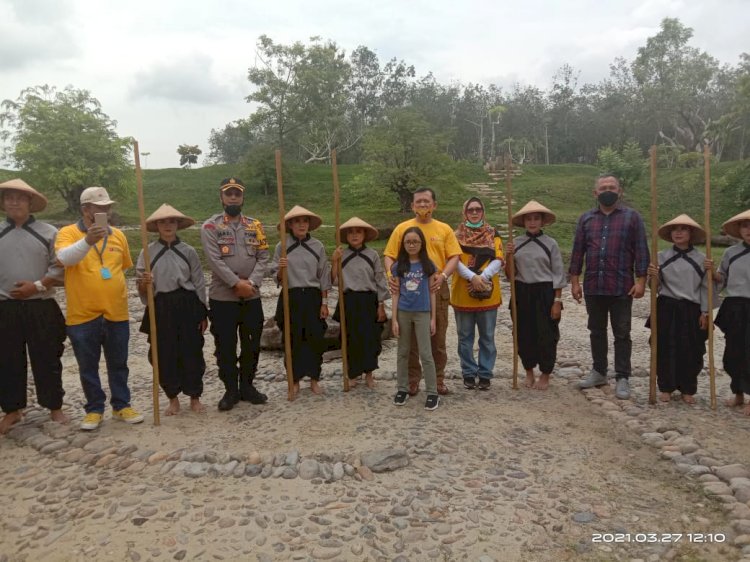 Kunjungi Kabupaten Tulang Bawang Barat (Tubaba), Dang IKE berdialog dengan Bupati Umar Ahmad.