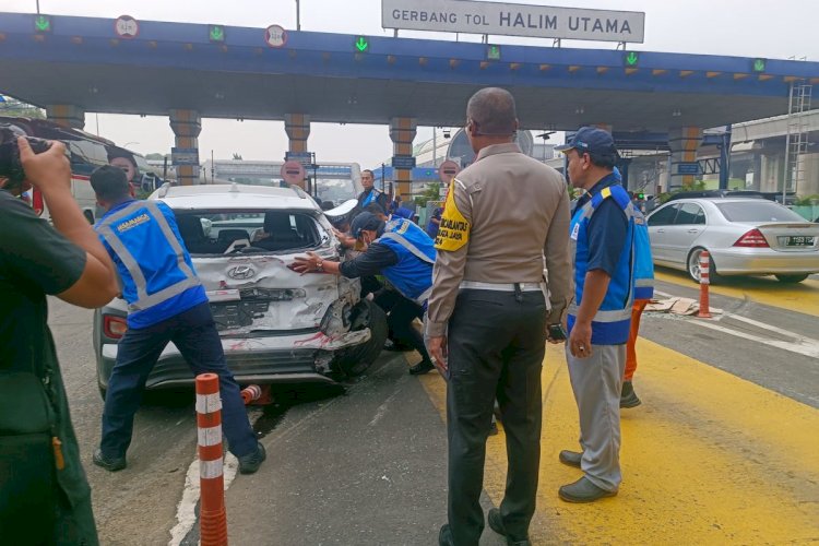 Kecelakaan Beruntun di GT Halim, Sopir Truk Masih Berusia 18 Tahun